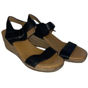 Ugg Elsey Wegde Sandal size 5-5.5
